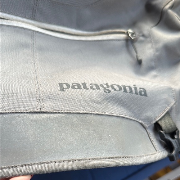 Patagonia Gray Messenger Bag with Sleek Design - Picture 2 of 6